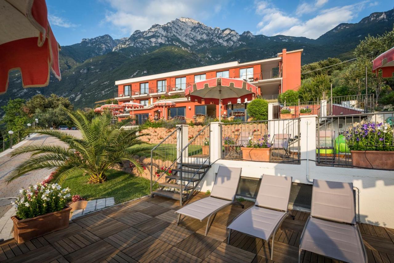 Hotel Oasi Beach マルチェージネ エクステリア 写真