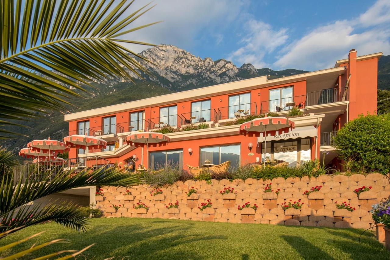 Hotel Oasi Beach マルチェージネ エクステリア 写真