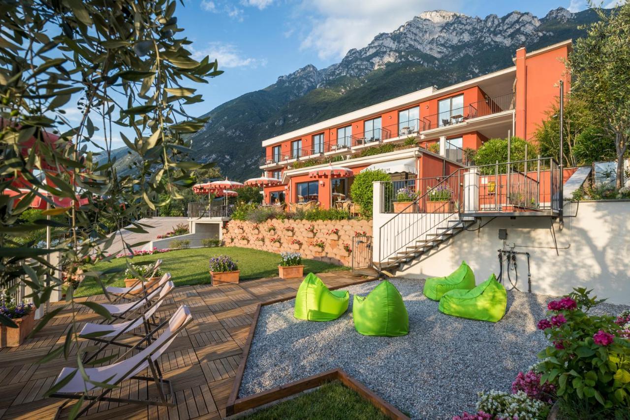Hotel Oasi Beach マルチェージネ エクステリア 写真